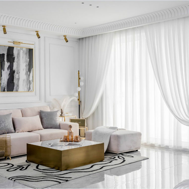 Hogyan alakíthatják át az egyszerű áttetsző függönyök otthona hangulatát és funkcionalitását?